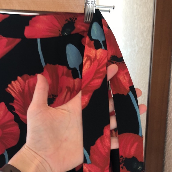 H&M red tulip wrap skirt - Picture 3 of 7
